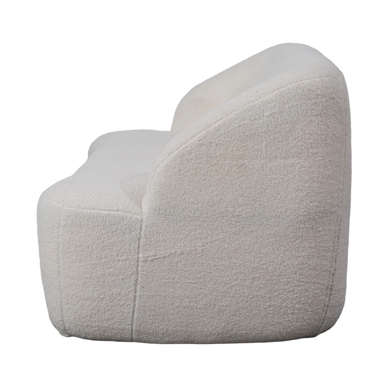 Rundad dubbelsoffa i gräddfärgat faux sherpa-tyg för en mysig look Rundad dubbelsoffa i gräddfärgat faux sherpa-tyg för en mysig look