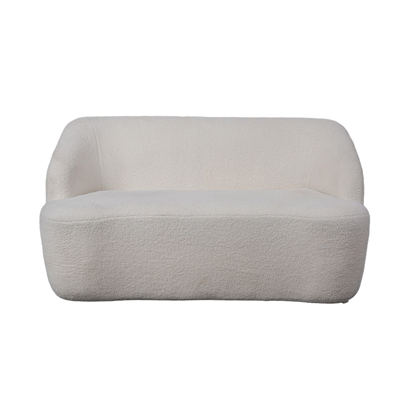 Rundad dubbelsoffa i gräddfärgat faux sherpa-tyg för en mysig look Rundad dubbelsoffa i gräddfärgat faux sherpa-tyg för en mysig look